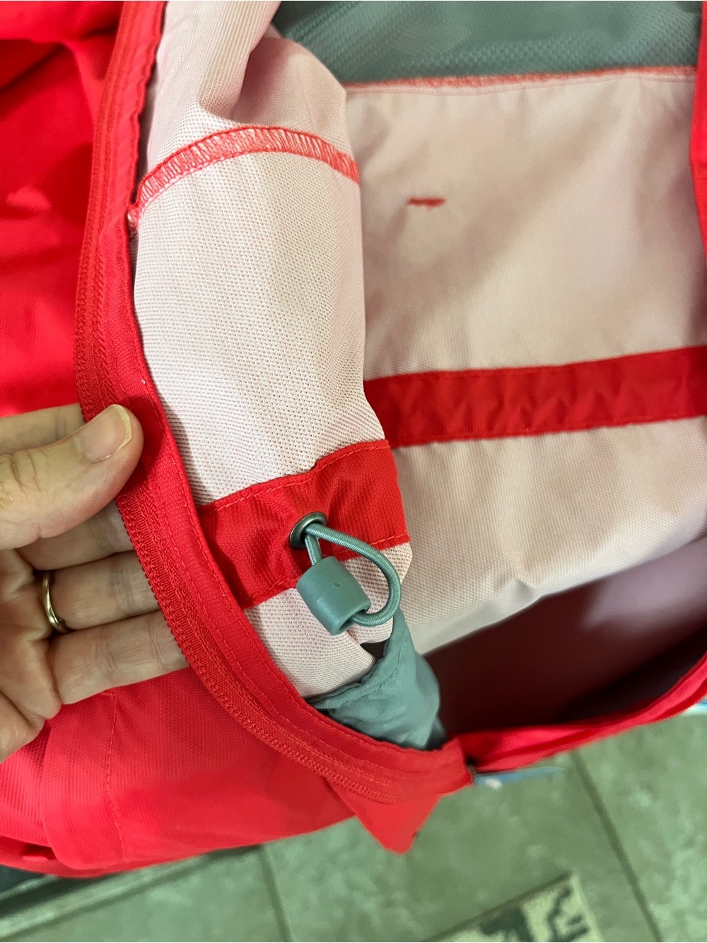 Columbia Women’s Red Waterproof Hooded Jacket Medium - Picture 11 of 11